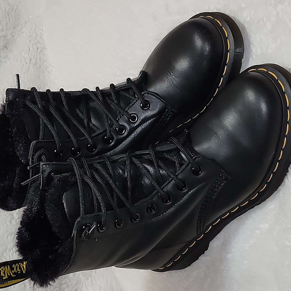 Dr. Martens Women's Serena Faux Fur Lined Black Learger Boots US Size 7 - Picture 16 of 16